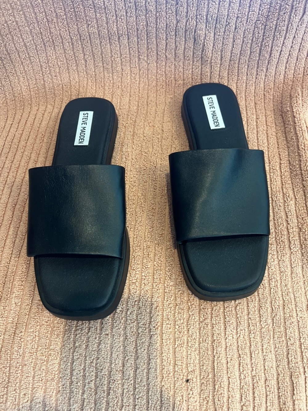 Steve Madden Dakoda Sandal anew without tags